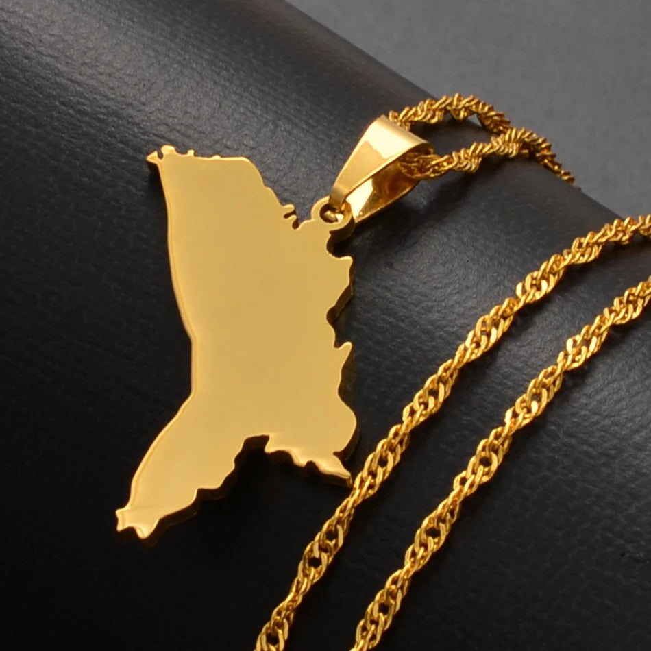 Collier carte Moldavie couleur or