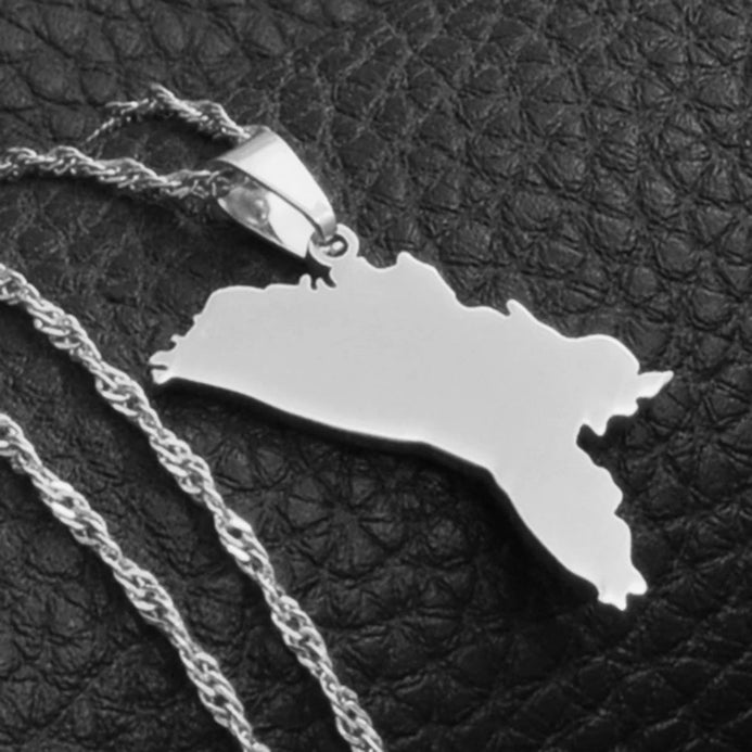 Collier carte Moldavie couleur argent