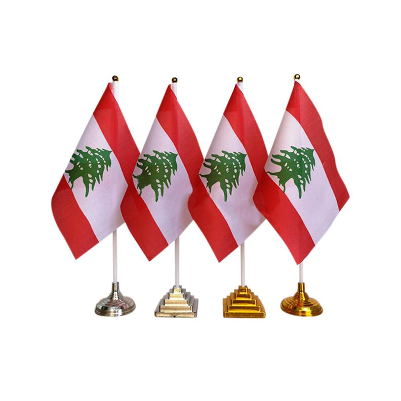 Conception Du Drapeau Du Liban. Agitant Le Drapeau Libanais En Tissu De