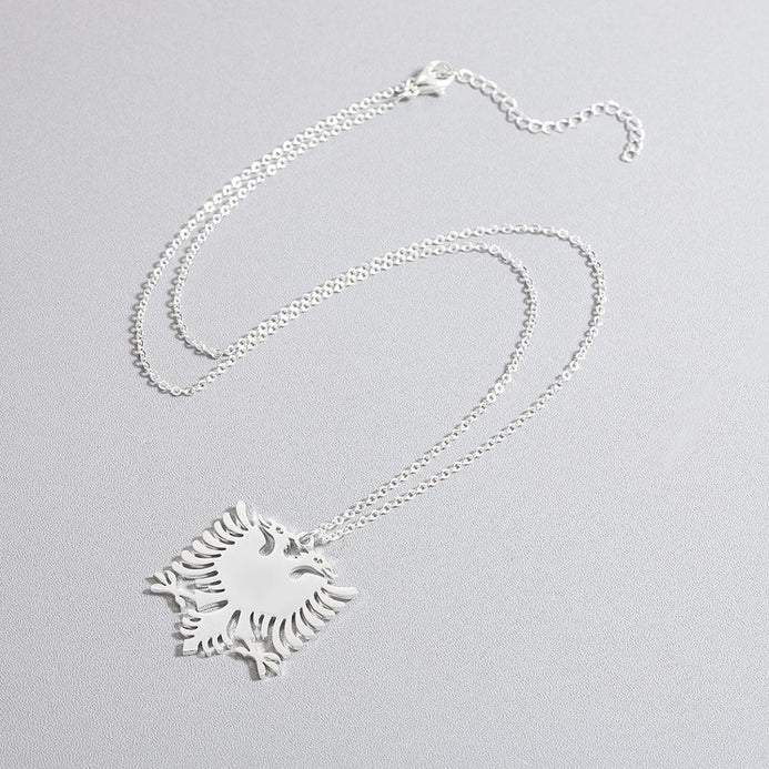 Collier aigle Albanie couleur argent